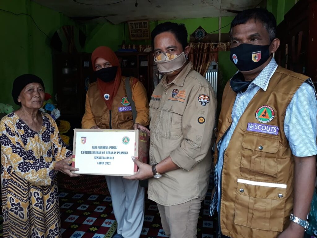 Foto Pramuka Peduli Kwartir Daerah Gerakan Pramuka 03 Sumatera Barat, serahkan paket bantuan