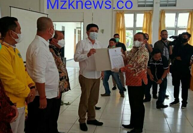 Foto KPU Kota Gunungsitoli menetapkan Lakhomizaro Zebua-Sowa'a Laoli sebagai pasangan calon (Paslon) Wali Kota/wakil Wali Kota terpilih pada Pilkada serentak 2020