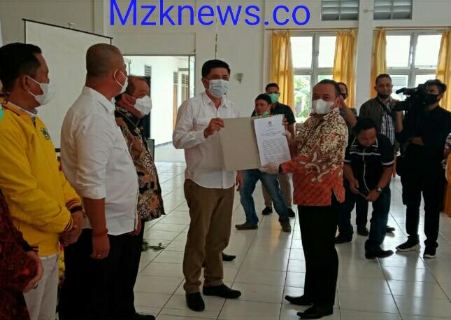 Foto KPU Kota Gunungsitoli menetapkan Lakhomizaro Zebua-Sowa'a Laoli sebagai pasangan calon (Paslon) Wali Kota/wakil Wali Kota terpilih pada Pilkada serentak 2020