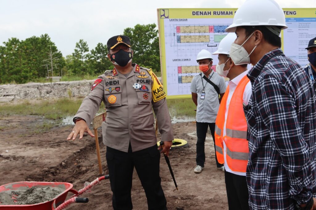 Foto Kapolda Kalteng laksanakan peletakkan Batu Pertama Rusun Polda Kalteng