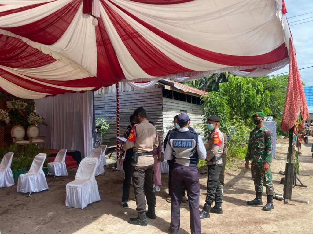 Foto Satgas Covid-19 Palangka Raya Sambangi resepsi pernikahan
