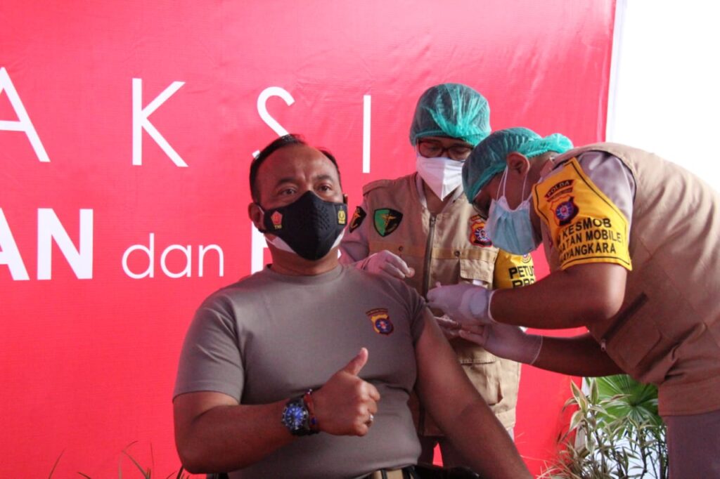 Foto vaksinasi dosis kedua di RS Bhayangkara