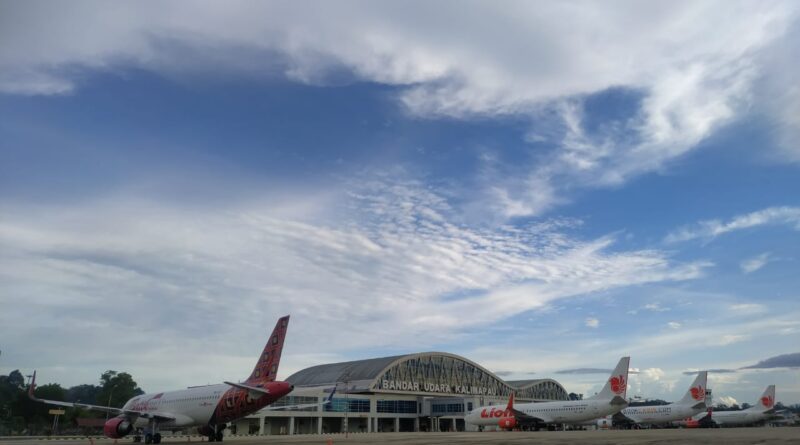 Foto Lion Air tipe pesawat Boeing 737-800NG mendarat perdana di Bandar Udara Kalimarau, Berau dari Bandar udara Internasional Juanda.