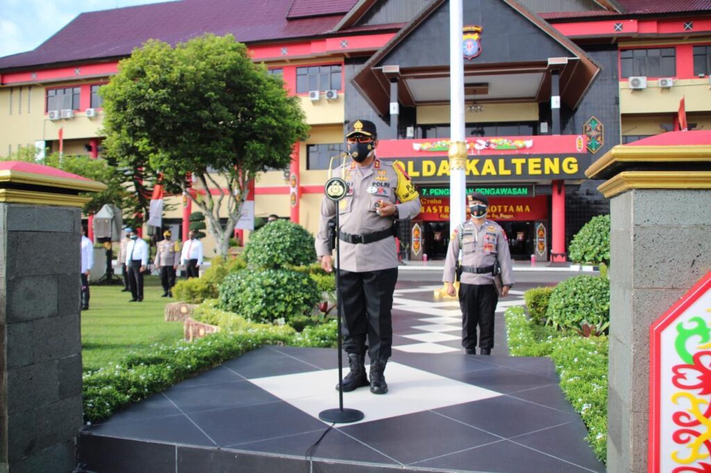 Foto: Polda Kalteng memimpin apel Tahun Baru 2021