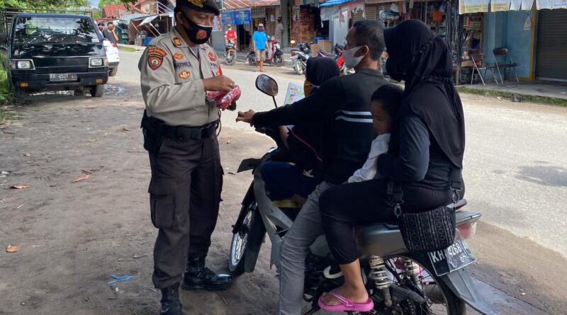 Foto saat Satsabhara Polresta Bagikan