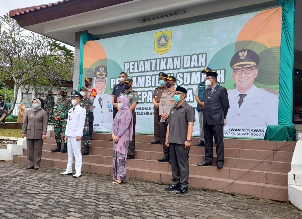 Foto suasana saat pelantikan dan pengambilan sumpah Kepala Desa di Bogor