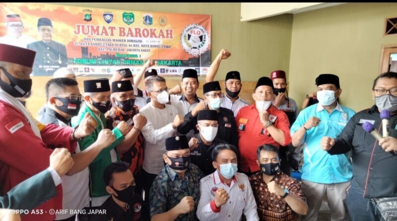 Foto bersama-sama para pimpinan Ormas yang hadir dalam kegiatan FLO DKI Jakarta.