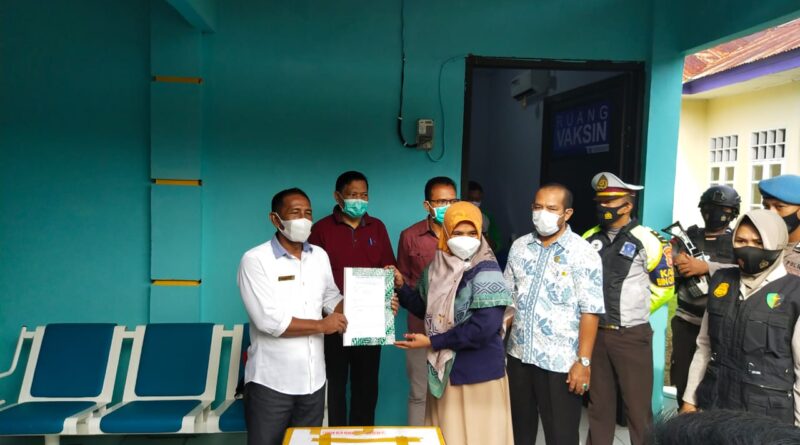 Foto saat penyerahan dan Sebanyak 1.360 Vaksin Covid-19 Sampai di Morotai