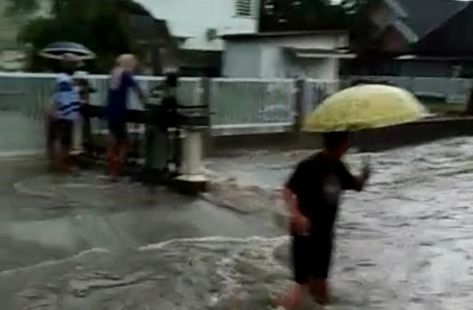 Foto suasana Kota Blitar Terendam Air