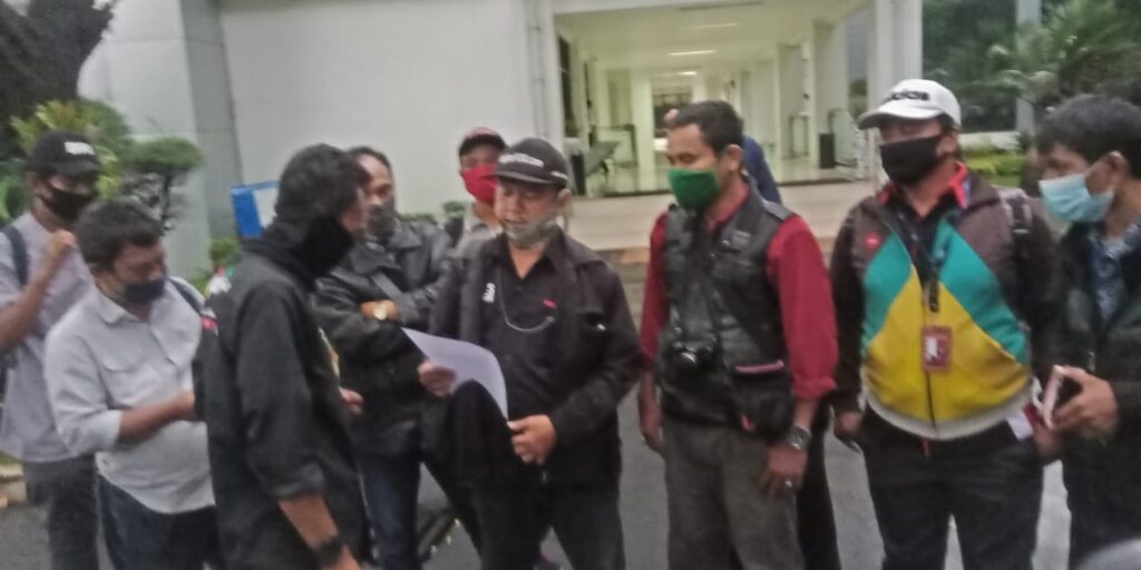 Foto Ketua Tim 5 PWRI Bogor Raya saat kunjungi DPRD Kabupaten Bogor