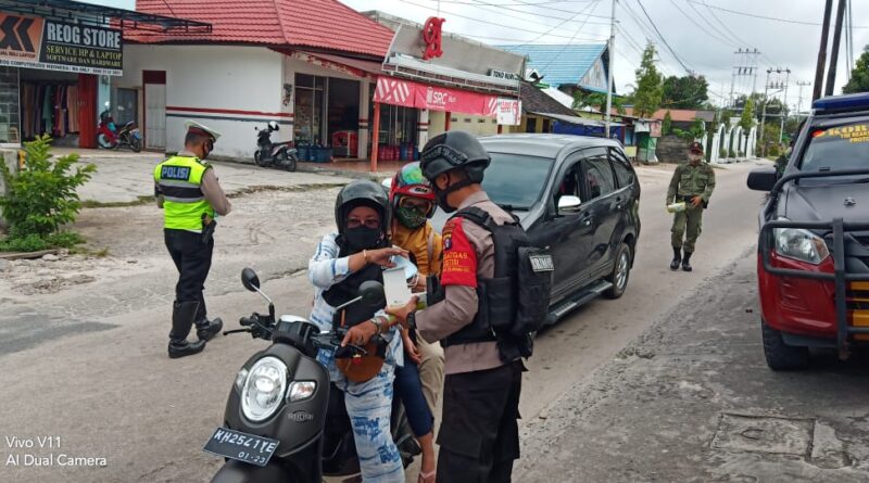 Foto Personel gabungan TNI-Polri dan Satpol-PP Palangka Raya saat gelar operasi Yustisi