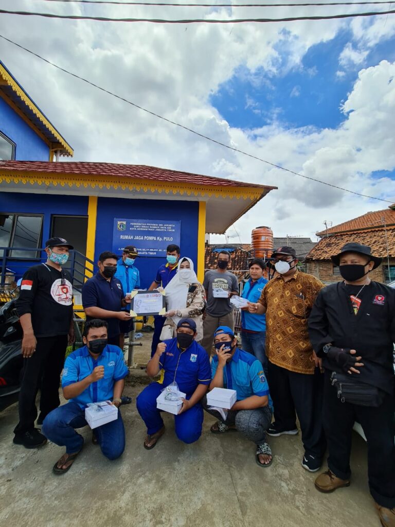 Foto Fahira Idris bersama rekan PKK dan lain- lain saat turun ke lokasi