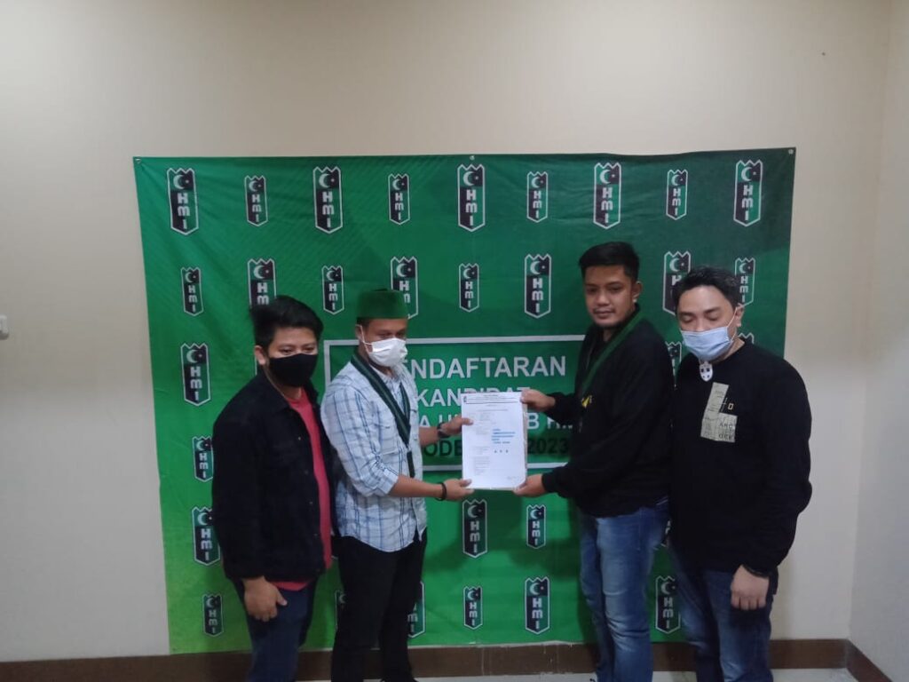 Foto Ari Safari Mau bersama team