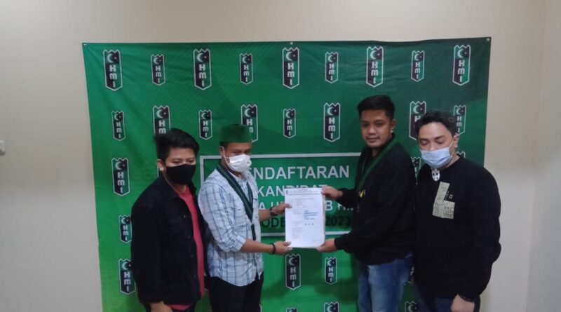 Foto Ari Safari Mau bersama team