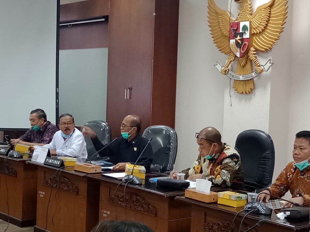 Foto suasana pertemuan DPRD Nias Selatan dengan DPRD Sumbar