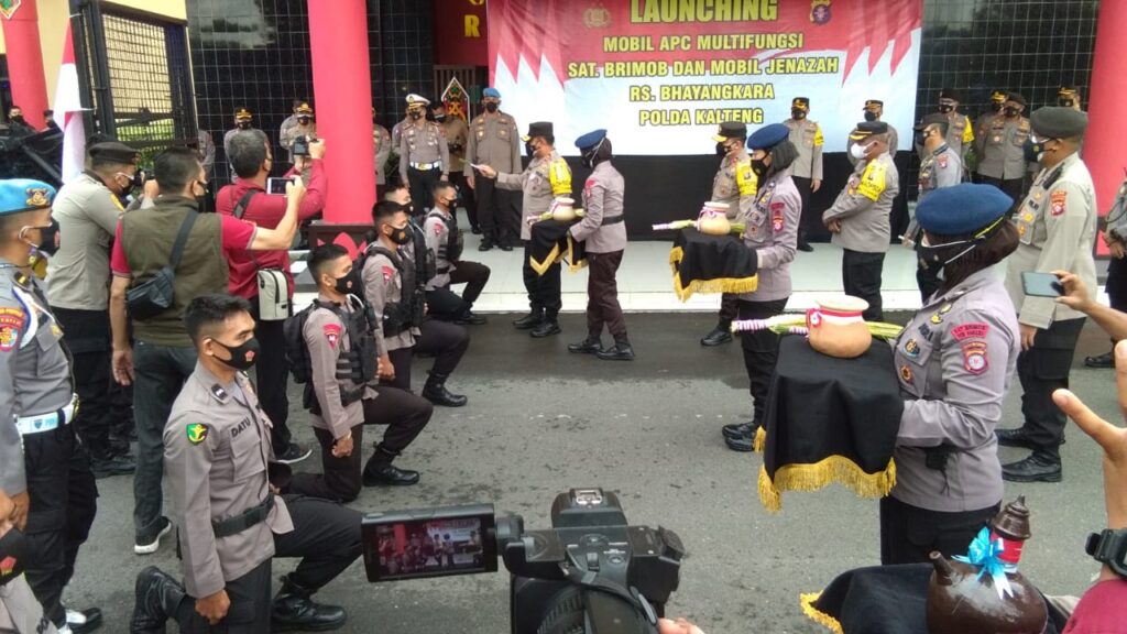 Foto suasana launching APC Brimob dan Mobil Jenazah