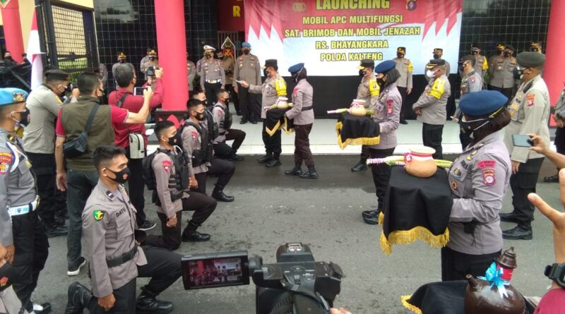 Foto suasana launching APC Brimob dan Mobil Jenazah