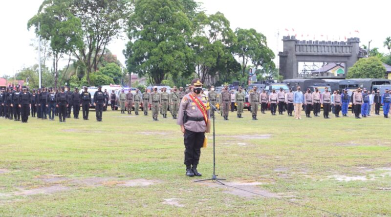 Foto Karo Ops Polda Kalteng, Kombes Pol Andreas Wayan Wisaksono di Lapangan Barigas Polda Kalteng saat memimpin acara