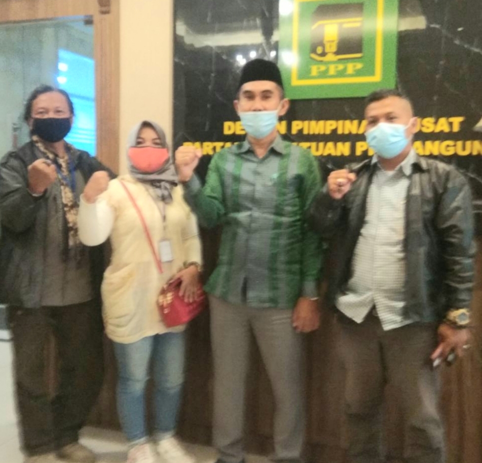 Foto Ketua FWJ Bekasi Kota saat temuiWakil ketua DPC PPP Kabupaten Dompu