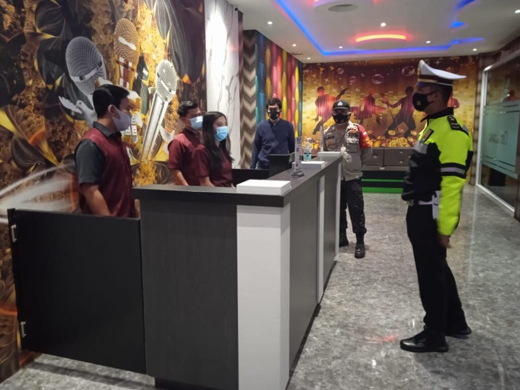Foto personil Satgas Covid- 19 Muara Enim lakukan tugas