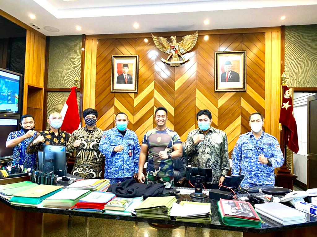 Foto bersama Sunan Kalijaga, SH, Wakil Ketua Forum Bela Negara (FBN) RI saat mendampingi Ketua umum FBN RI, Jenderal Setyo Harnowo, Ketua FBN Bali, Agustinus Nahak
