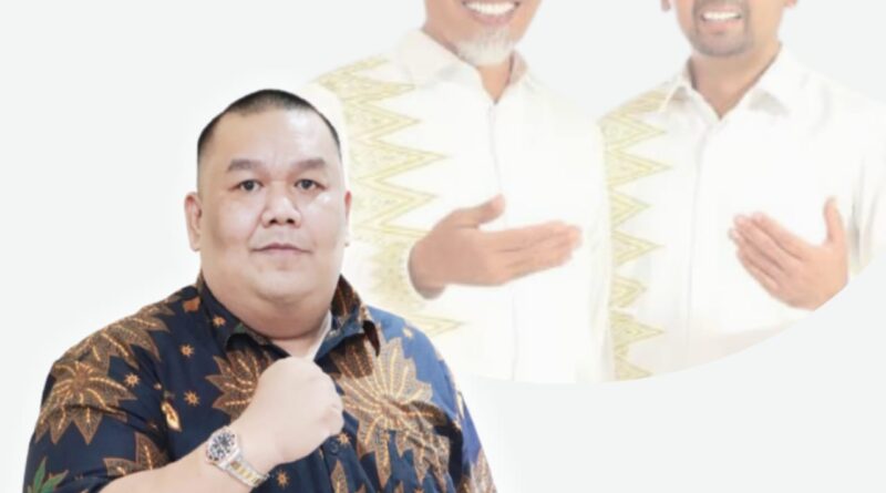 Foto Khadafi didepan, dibelakang Mahyeldi-Audy