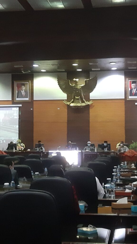 Foto suasana rapat yang diadakan