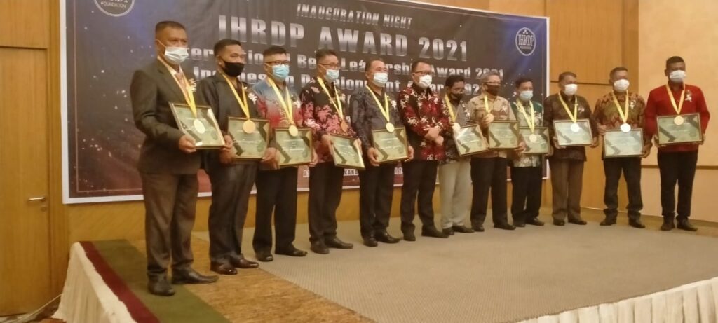 Foto bersama dalam acara IHRDP