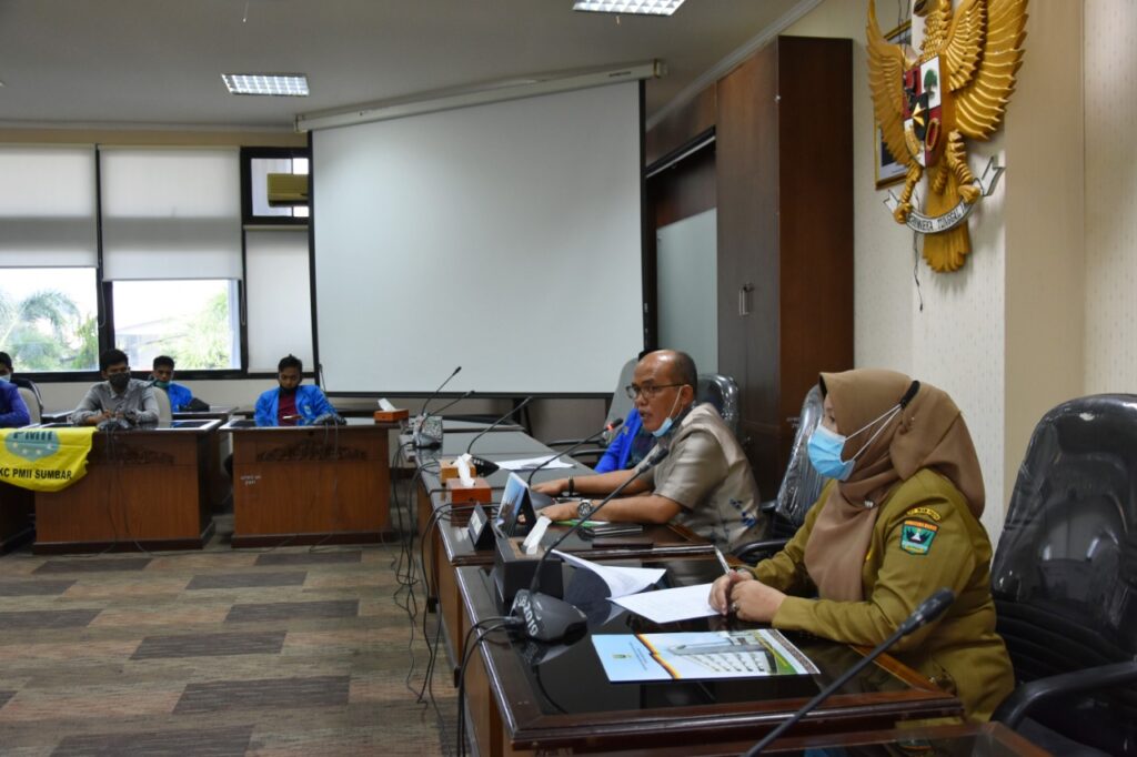 Foto Ketua DPRD Provinsi Sumatera Barat Supardi di ruang khusus I DPRD Sumbar