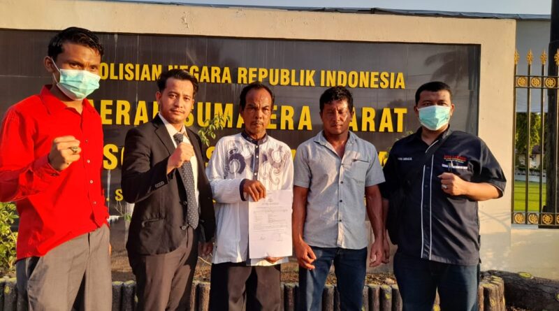 Foto Anggota Koperasi Serba Usaha Serumpun (KSU-S) dan kuasa hukum dari kantor EPZA