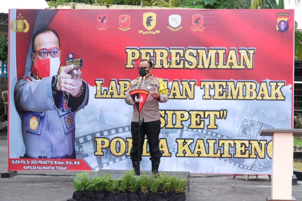 Foto Kapolda Kalteng Irjen Pol. Dr. Dedi Prasetyo saatmeresmikan Lapangan Tembak Sipet