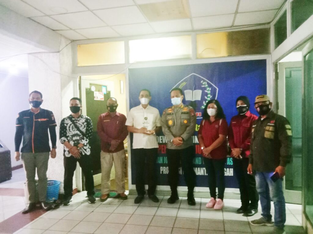 Foto saat Kabid Humas Polda Kalteng Kunjungi Kantor DPW IPJI Kalteng