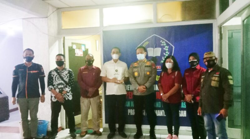 Foto saat Kabid Humas Polda Kalteng Kunjungi Kantor DPW IPJI Kalteng