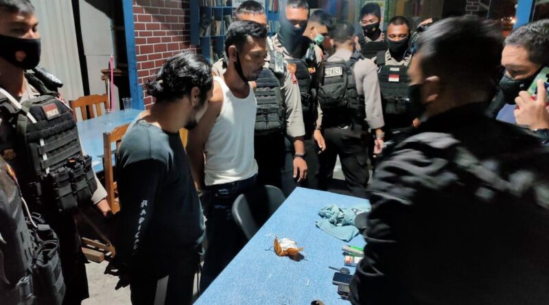 Foto Ditsamapta Polda Kalteng dan pria yang membawa sabu