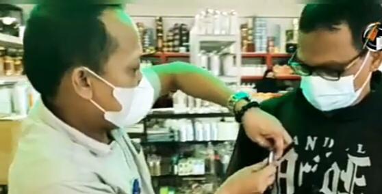 Foto Ketum Satgas Partai UKM Bantu UKM