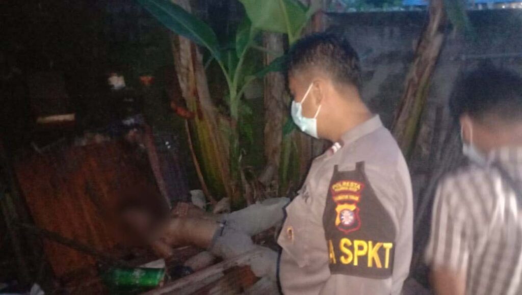 Foto suasana penemuan mayat diduga tersengat listrik