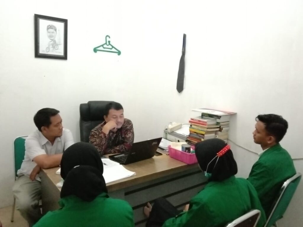 Foto mahasiswa magang di kantor EPZA