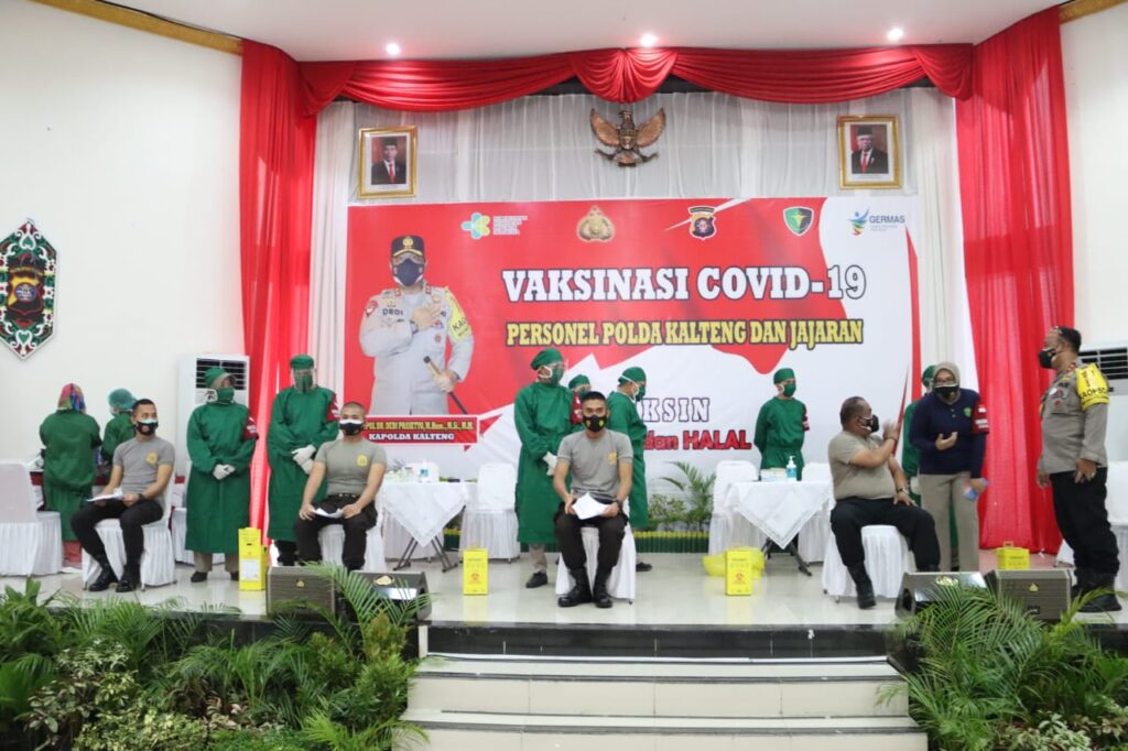 Foto suasana proses vaksinasi