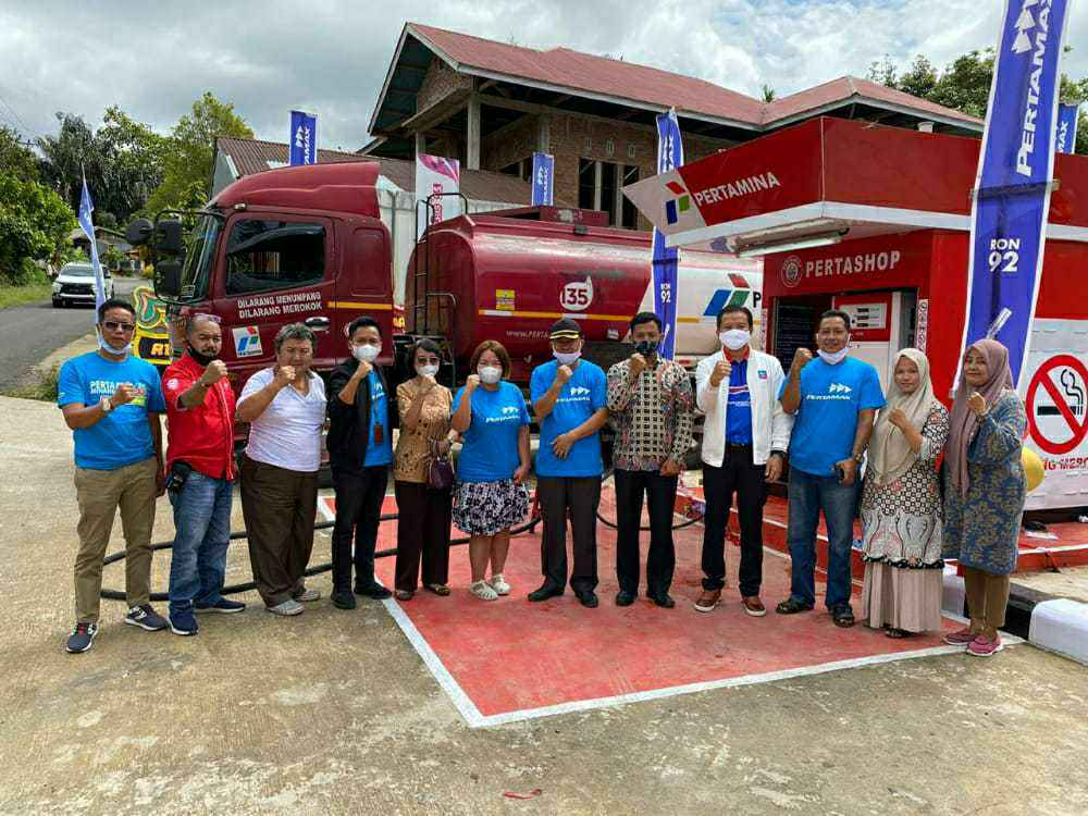 Foto bersama didepan PerthaShop