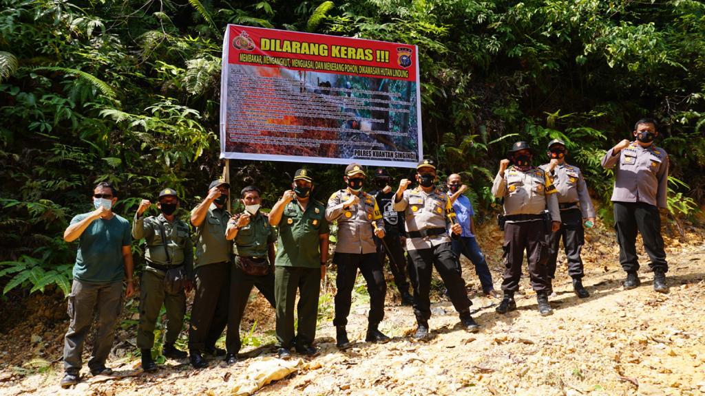 Foto bersama personil yang menggelar patroli