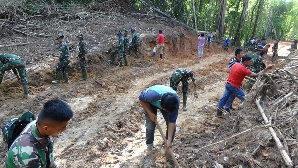 Foto kegiatan sosial yang dilakukan TNI
