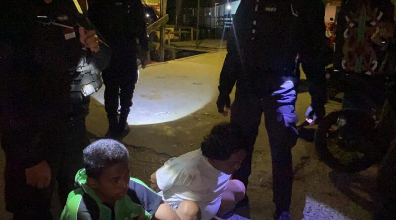 Foto suasana peringkusan pemuda pembawa sabu