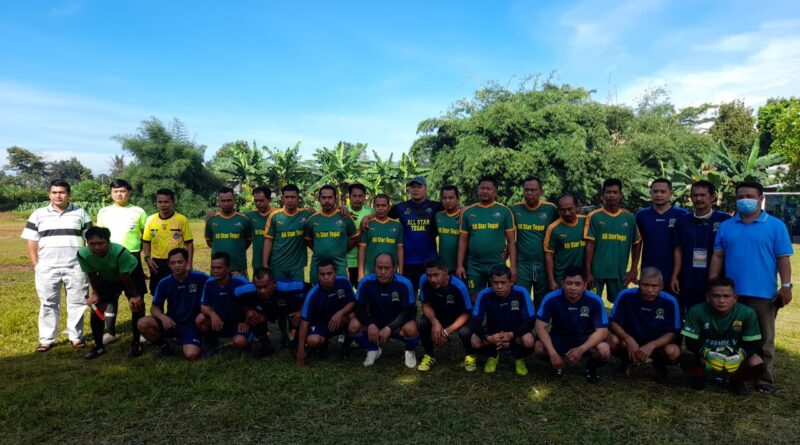 Foto peserta sepak bola di desa Tegal