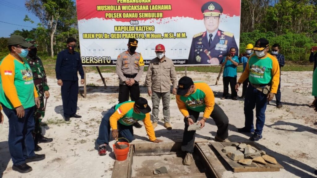 Foto suasana saat peletakan batu pertama