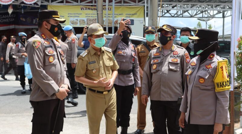 Foto suasana Wakapolda Kalteng Cek Posko PPKM