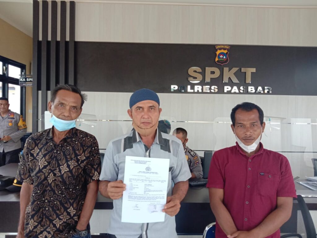 Foto Afdal dkk laporkan S dan H