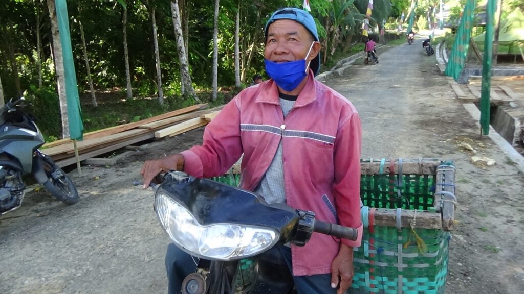 Foto salah satu pedagang keliling yang merasa diuntungkan