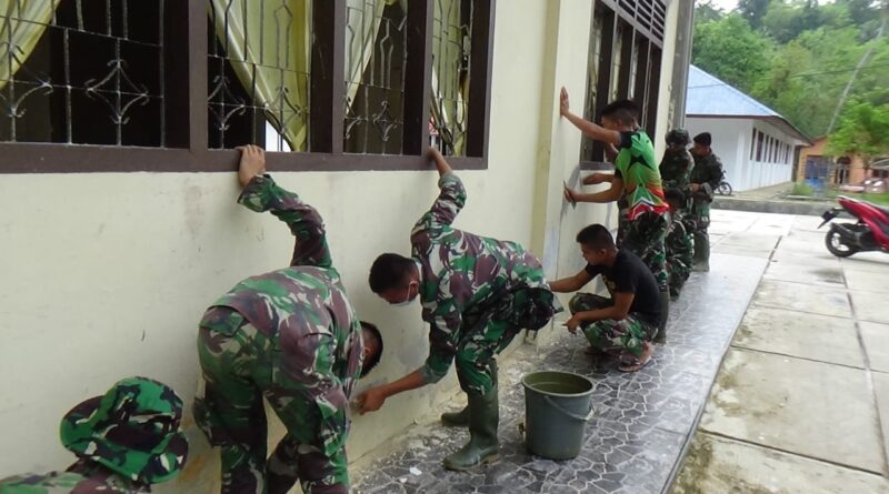 Foto Satgas TMMD Ke 110 Kodim 0213/Nias saat cat rumah ibadah