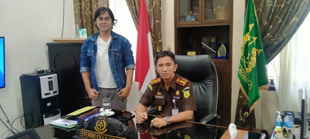 Foto Efendri Eka S.,S.H.,M.H saat ditemui diruangannya