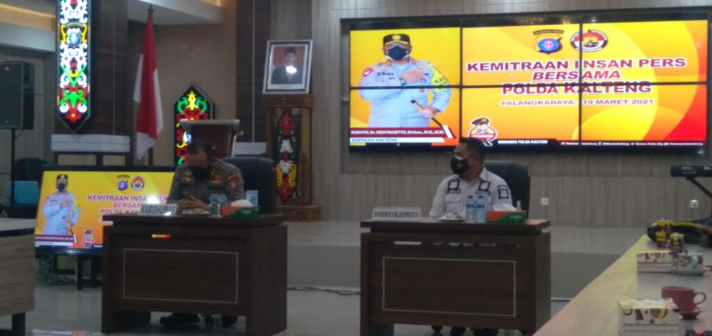 Foto suasana kegiatan silaturahmi antara insan pers dan polda kalteng